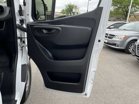 Used 2022 Mercedes-Benz Sprinter 2500 image 23