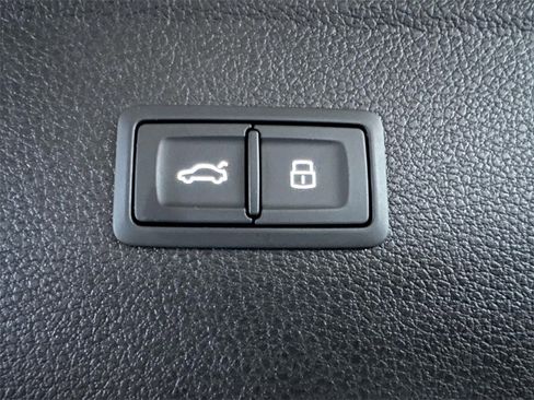 Used 2025 Audi Q5 2.0T Premium w/ Convenience Plus Package image 6