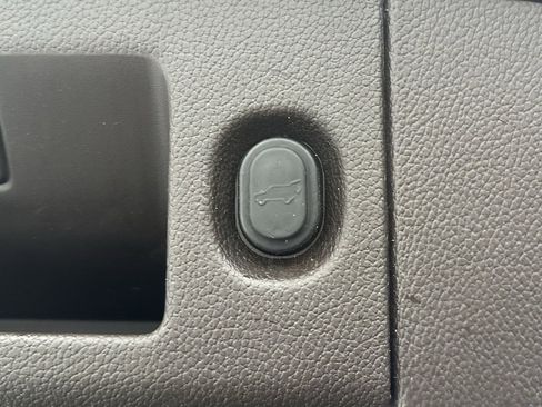 Used 2017 Chevrolet Suburban Premier image 9