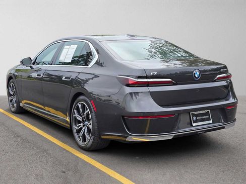 Used 2023 BMW i7 xDrive60 AWD/4WD image 5