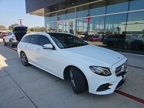 Used 2017 Mercedes-Benz E 400 4MATIC Wagon image 3