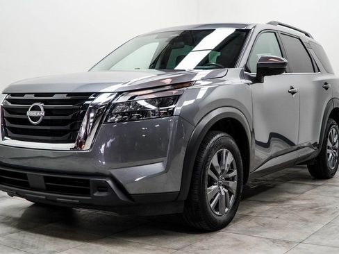 Used 2025 Nissan Pathfinder SV AWD/4WD image 6