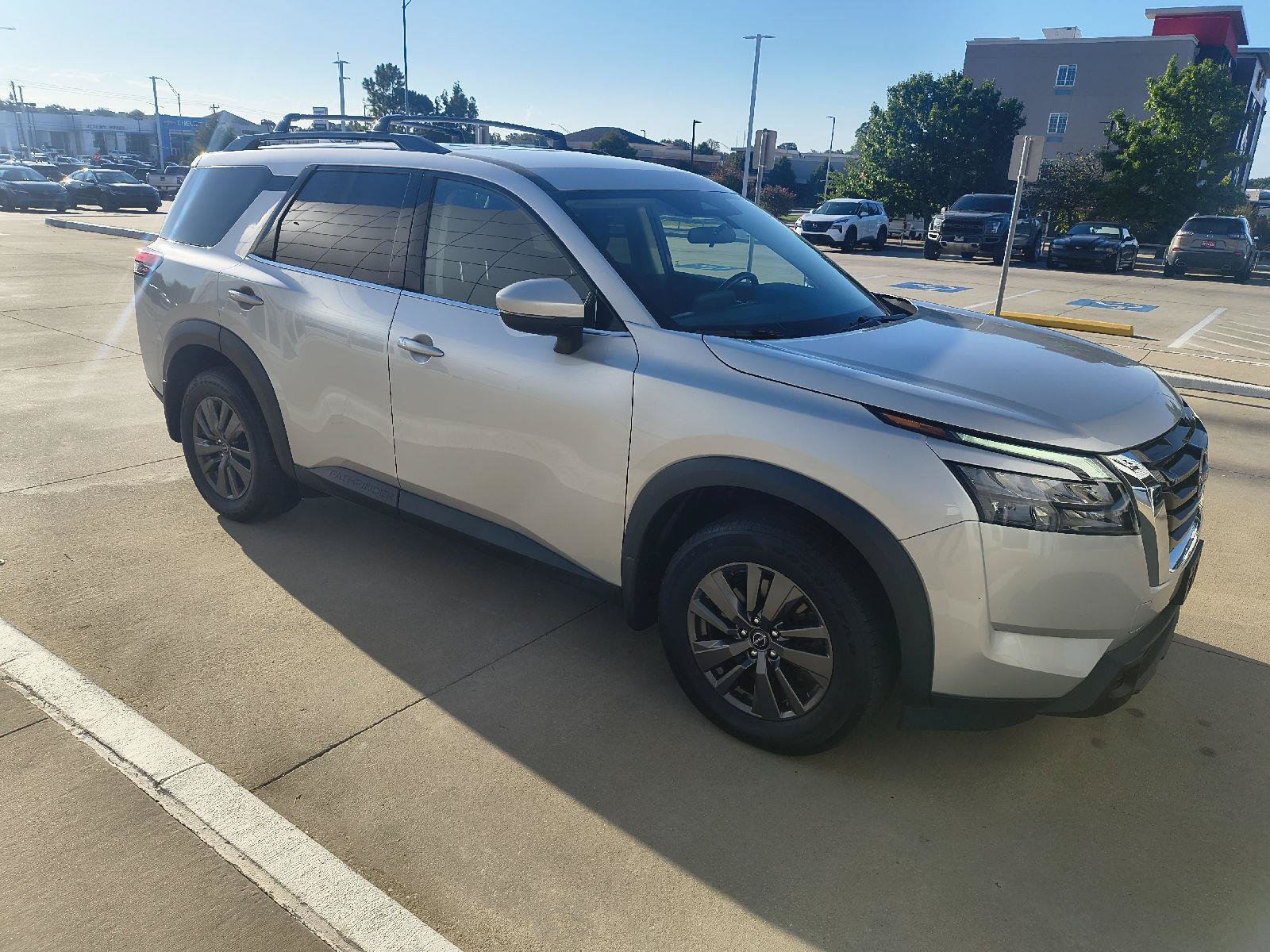 Used 2023 Nissan Pathfinder SV AWD/4WD image 7