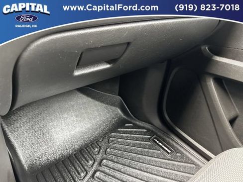 Used 2022 Chevrolet Traverse LT FWD image 27