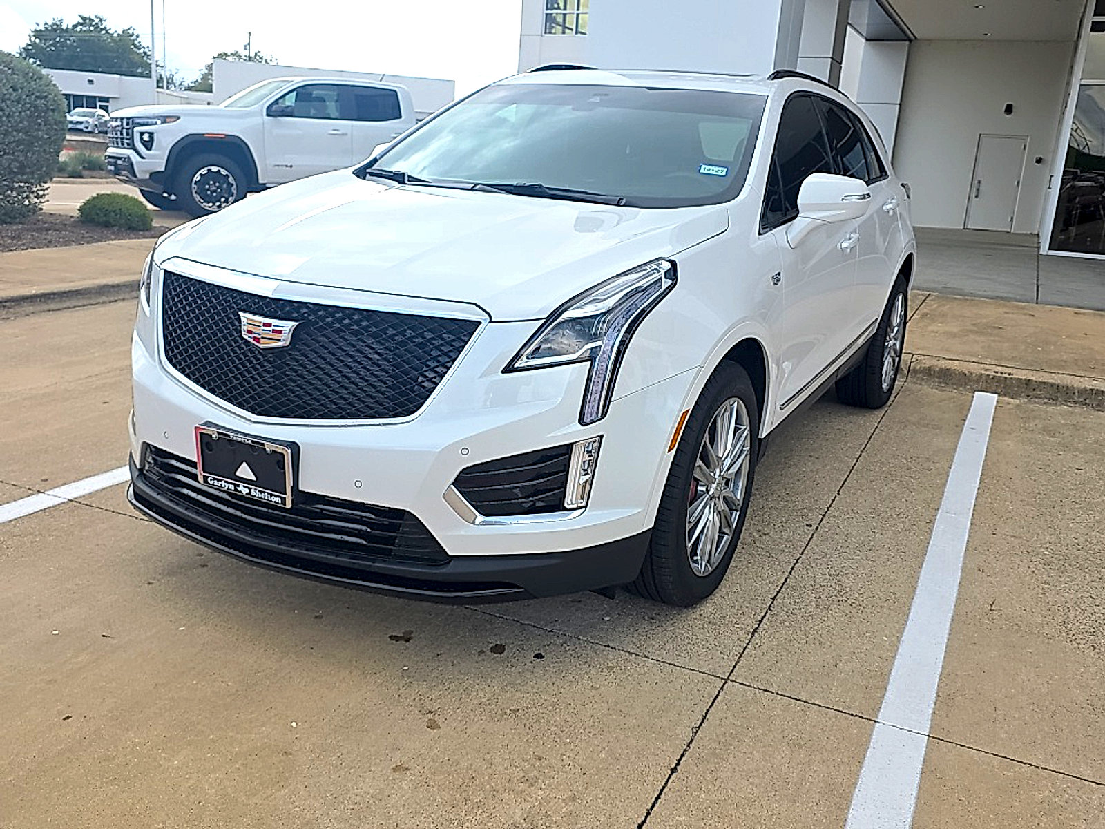 Used 2025 Cadillac XT5 Sportv w/ LPO, Floor Liner Package AWD/4WD image 3