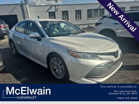 Used 2018 Toyota Camry XLE FWD image 1