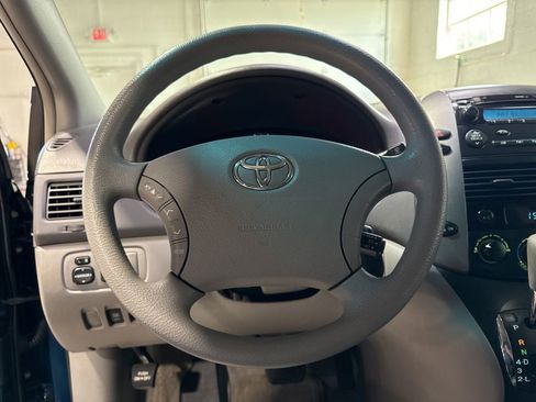 Used 2006 Toyota Sienna FWD image 10