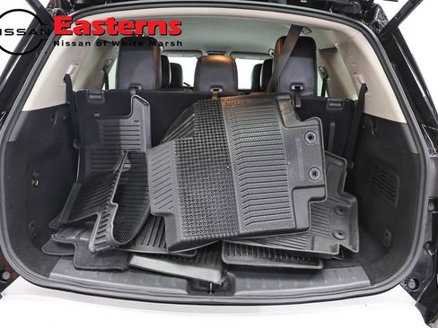 Used 2023 Nissan Pathfinder SL AWD/4WD image 9