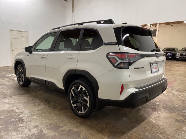 Used 2025 Subaru Forester Premium AWD/4WD image 3