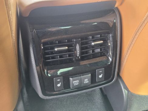 Used 2022 Toyota Avalon Limited FWD image 24