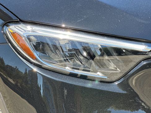 Used 2025 Mercedes-Benz GLC 350e 4MATIC image 11