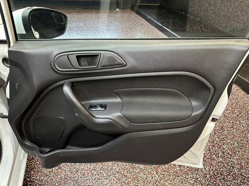 Used 2017 Ford Fiesta SE image 28
