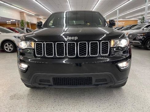 Used 2021 Jeep Grand Cherokee Laredo AWD/4WD image 3