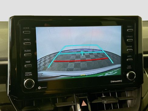 Used 2021 Toyota Corolla LE image 19