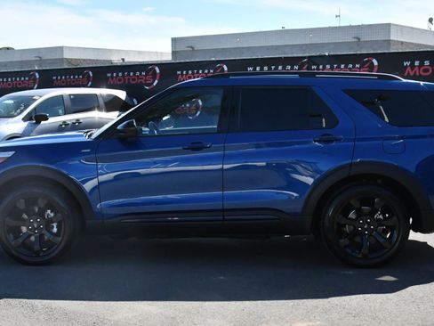 Used 2023 Ford Explorer ST-Line w/ Class IV Trailer Tow Package image 4