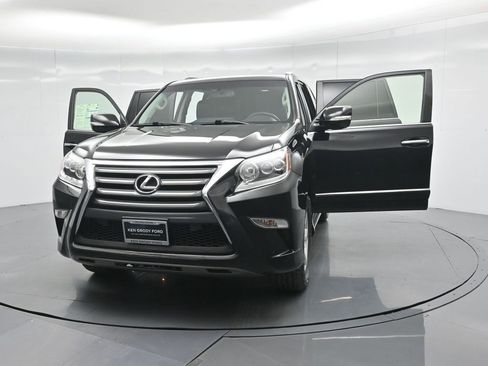 Used 2017 Lexus GX 460 w/ Navigation Package image 36