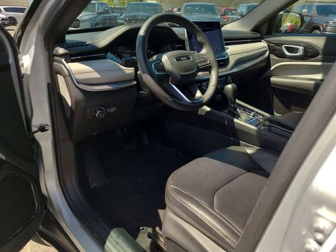Used 2025 Jeep Compass Limited AWD/4WD image 10