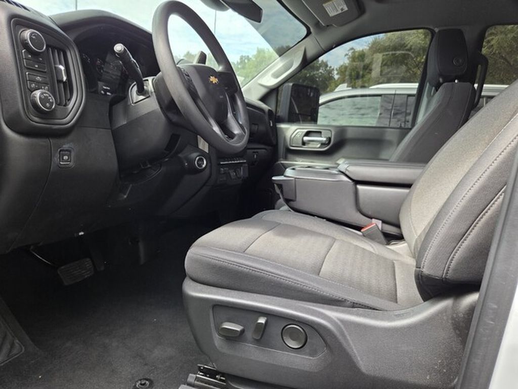 Used 2026 Chevrolet Silverado 2500 Custom w/ Custom Convenience Package AWD/4WD image 4