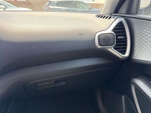 Used 2025 Kia Soul LX w/ LX Technology Package FWD image 9