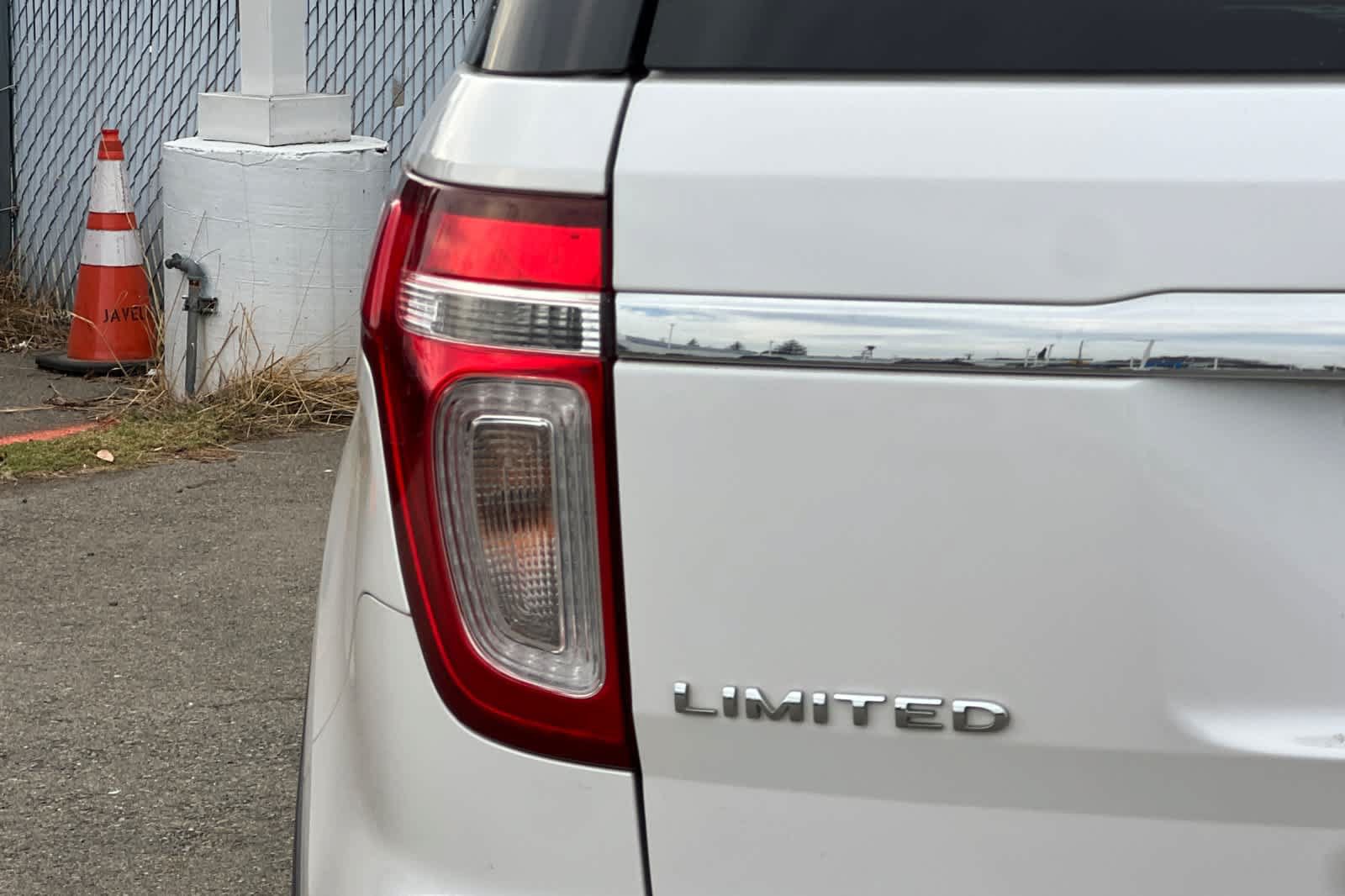 Used 2014 Ford Explorer Limited w/ Equipment Group 302A FWD image 23