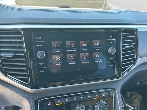 Used 2023 Volkswagen Atlas Cross Sport SEL AWD/4WD image 19