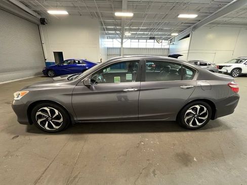 Used 2017 Honda Accord EX image 6