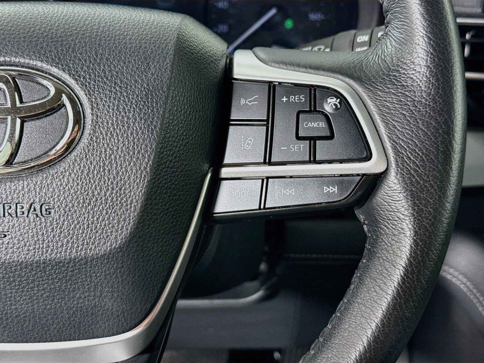 Certified 2025 Toyota Sienna XLE FWD image 20