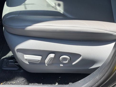 Used 2020 Toyota Highlander XLE FWD image 7