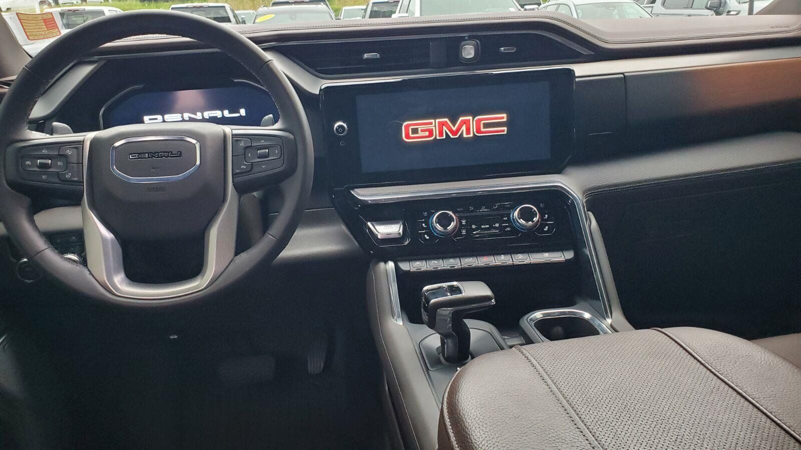 Used 2024 GMC Sierra 1500 Denali w/ Denali Reserve Package AWD/4WD image 7