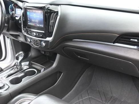 Used 2021 Chevrolet Traverse LT w/ LT Premium Package AWD/4WD image 32