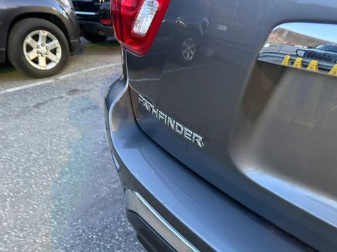 Used 2019 Nissan Pathfinder SV AWD/4WD image 10