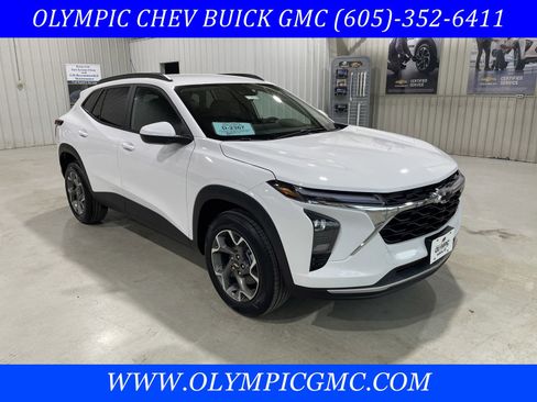 New 2026 Chevrolet Trax LT w/ Driver Confidence Package FWD image 1