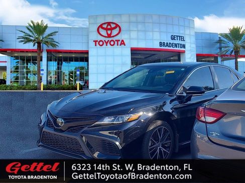 Used 2023 Toyota Camry SE image 1