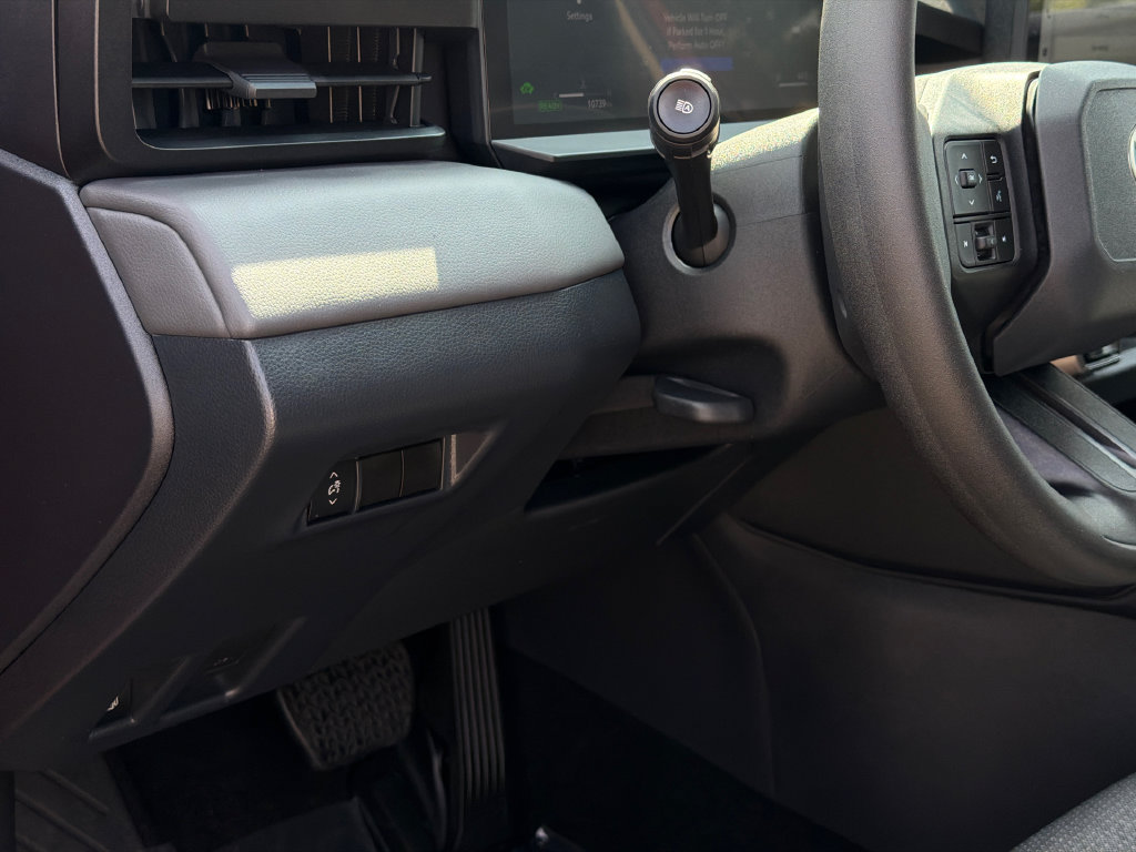 Used 2026 Toyota RAV4 LE AWD/4WD image 15