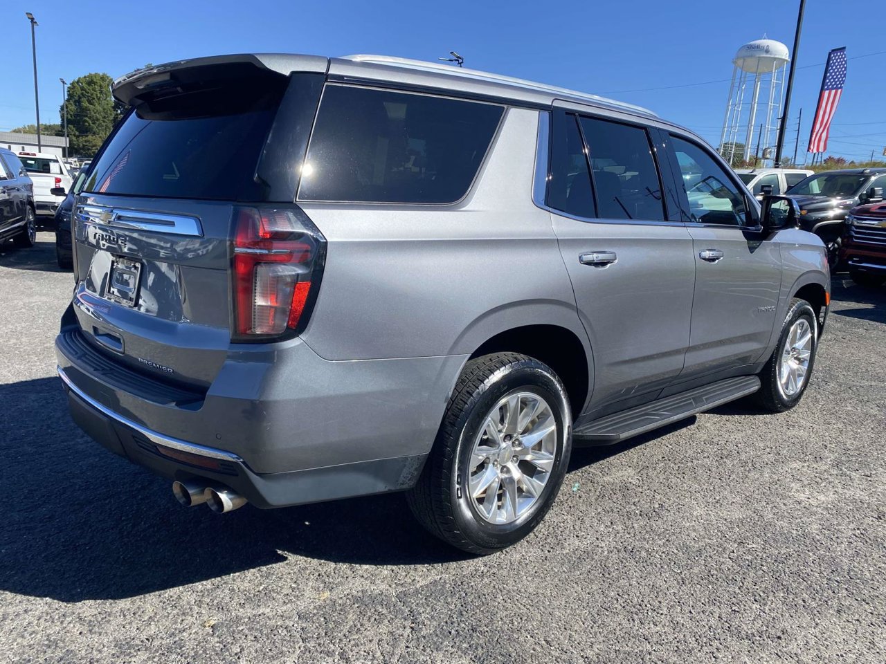 Used 2021 Chevrolet Tahoe Premier w/ Premium Package RWD image 8