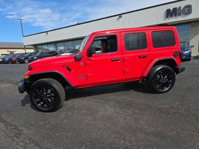 Used 2025 Jeep Wrangler Unlimited Sahara w/ Safety Group AWD/4WD image 3