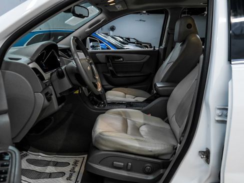 Used 2017 Chevrolet Traverse Premier FWD image 4