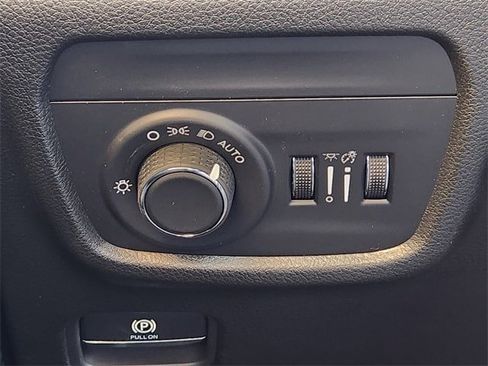 New 2025 Jeep Grand Cherokee Altitude image 16