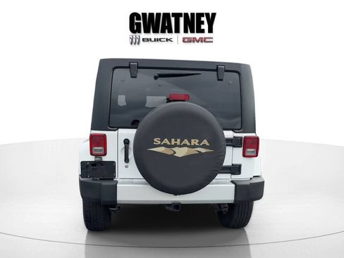 Used 2014 Jeep Wrangler Unlimited Sahara w/ Max Tow Package AWD/4WD image 4