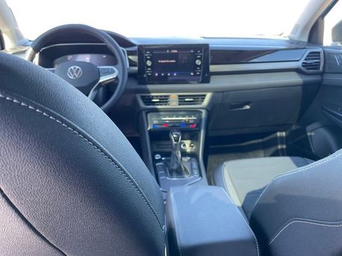 New 2025 Volkswagen Taos SE image 10