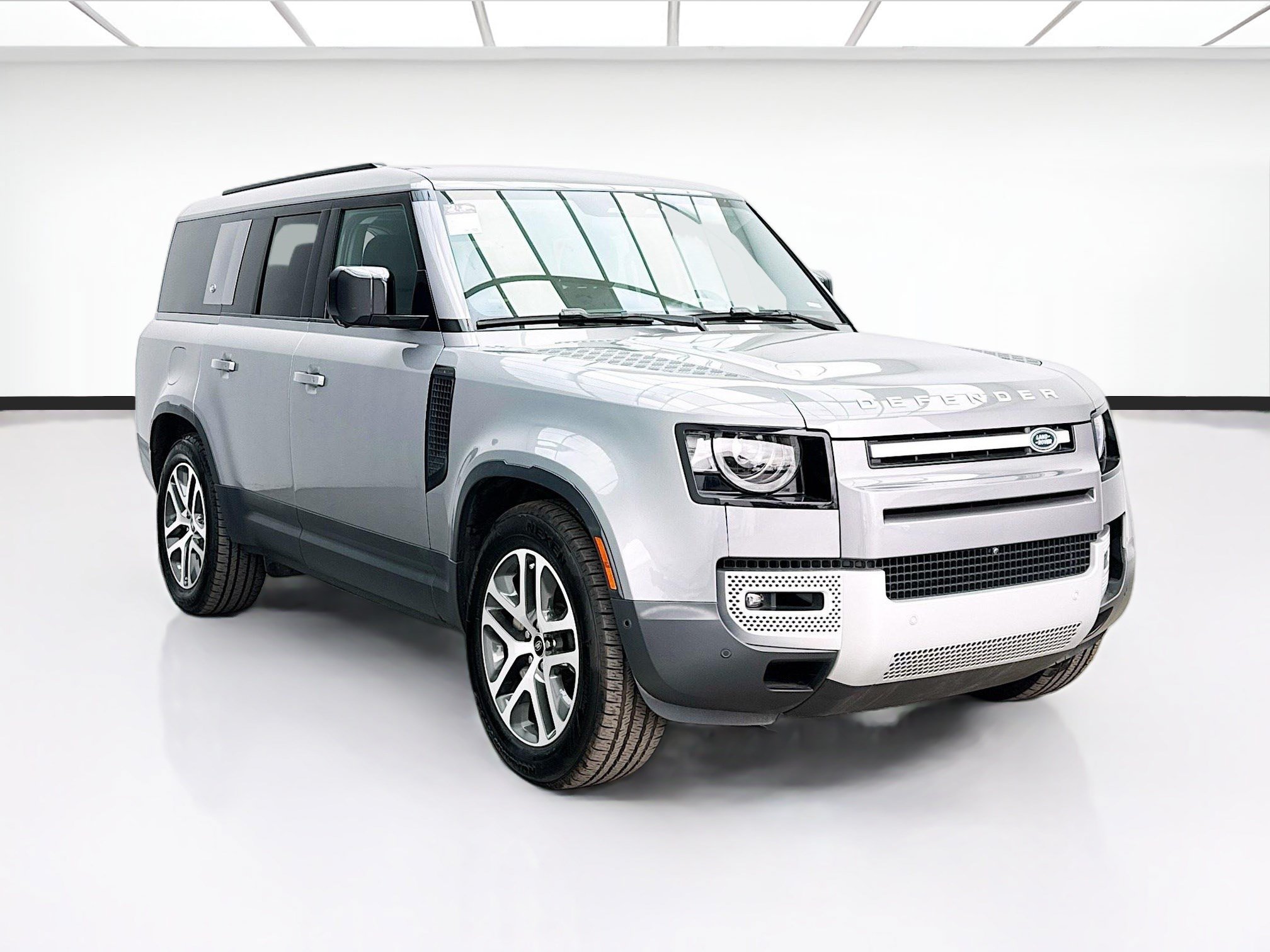 Used 2023 Land Rover Defender 130 SE AWD/4WD image 3
