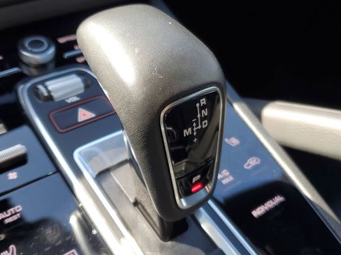 Used 2022 Porsche Cayenne image 33