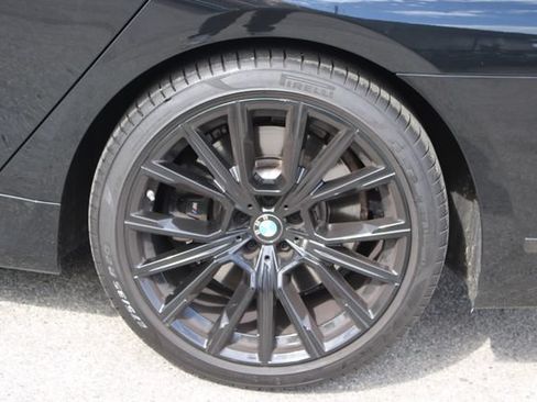 Used 2022 BMW 750i xDrive w/ M Sport Package AWD/4WD image 9