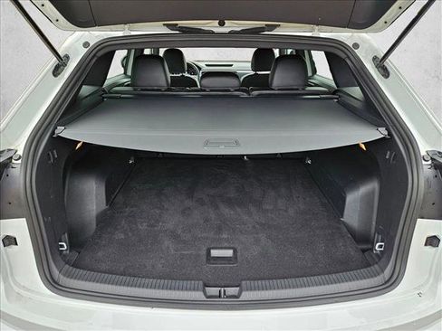 Used 2022 Volkswagen Atlas Cross Sport SE w/ Panoramic Sunroof Package FWD image 3