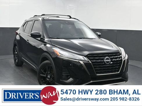 Used 2023 Nissan Kicks SR w/ SR Premium Package FWD image 1