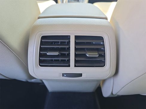 Used 2015 Volkswagen Golf TDI S image 12