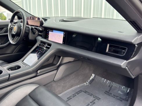 Used 2021 Porsche Taycan image 15