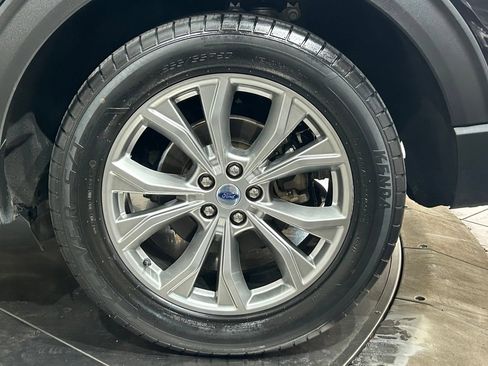 Used 2023 Ford Explorer XLT w/ Equipment Group 202A AWD/4WD image 27