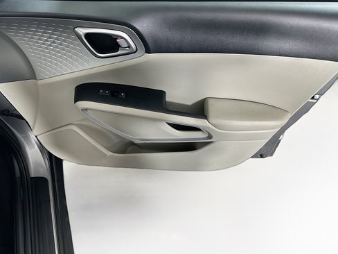 Used 2025 Kia Soul LX w/ LX Technology Package image 29