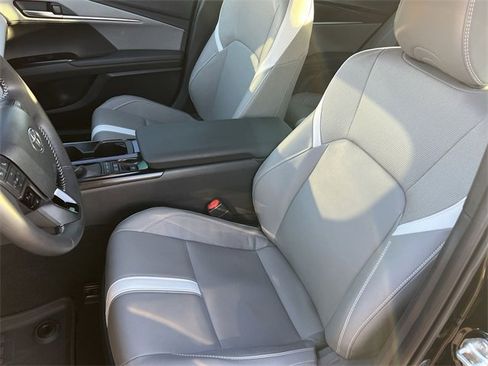 Used 2025 Toyota Camry SE image 27